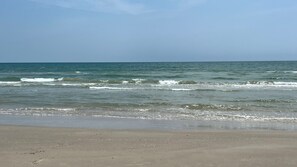 A beach with waves approaching the shore. - Dockside Escape | Lake Padre Waterfront, Boat Mooring & Beach (Corpus Christi)