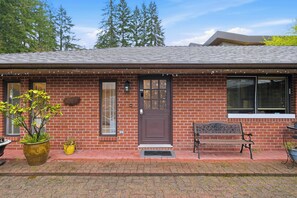 Exterior - Serene Garden Studio Near Beach | West Van | British Properties (West Vancouver)