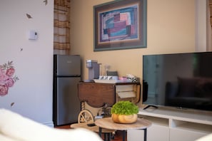 Interior - Serene Garden Studio Near Beach | West Van | British Properties (West Vancouver)