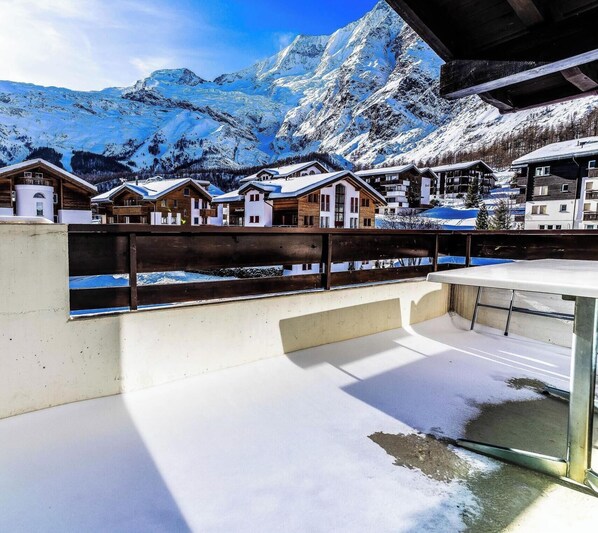 A snow-covered mountain landscape with chalet-style buildings. - Haus Camillo Appartement/Fewo 6-Bettwohnung Nr. 24 by Interhome (Saas-Fee)