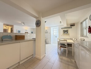 Dining - 2 Lower Saltings - close to beach (St Ives)