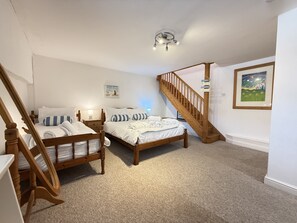 Iron/ironing board, free WiFi, bed sheets - 2 Lower Saltings - close to beach (St Ives)