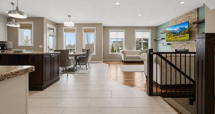 Luxury 4BR and 3,5 Bath in Beautiful Neighborhood