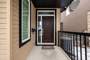 Ferienhaus, 4 Schlafzimmer, Balkon, Gartenblick | Außendetails