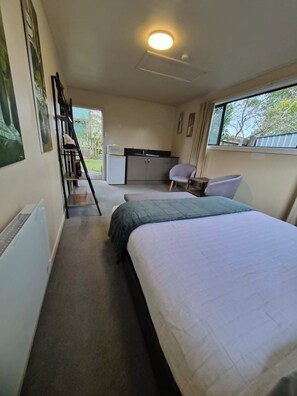 WiFi, bed sheets - Best-Value Hanmer Springs Studio - No Cleaning Fee & Self Check-In (Hanmer Springs)