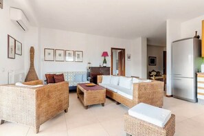 Living area - Vrbo Property (Cosenza)