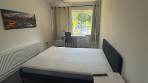 Room - Double Room in Charming house close to Dublin (Dublin)