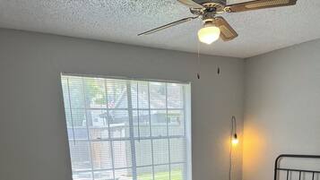 1 bedroom, desk, free WiFi, bed sheets