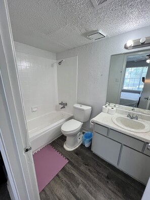 Bathroom - Private bedroom with King Bed & dedicated & private bathroom plus dressing room (Houston)