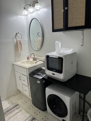 Interior - ★ PRIVATE MICRO-STUDIO ★ Private Patio, Yard, Entrance, Bathroom, Laundry! (Lewiston)