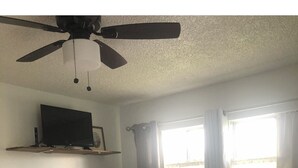 1 habitación, tabla de planchar con plancha, wifi y ropa de cama 