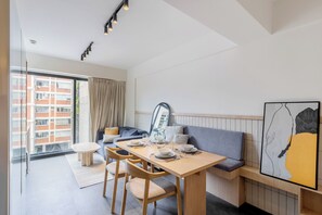 Superior Studio, City View | Dining room - Myla Girasol  (Ciudad de México)