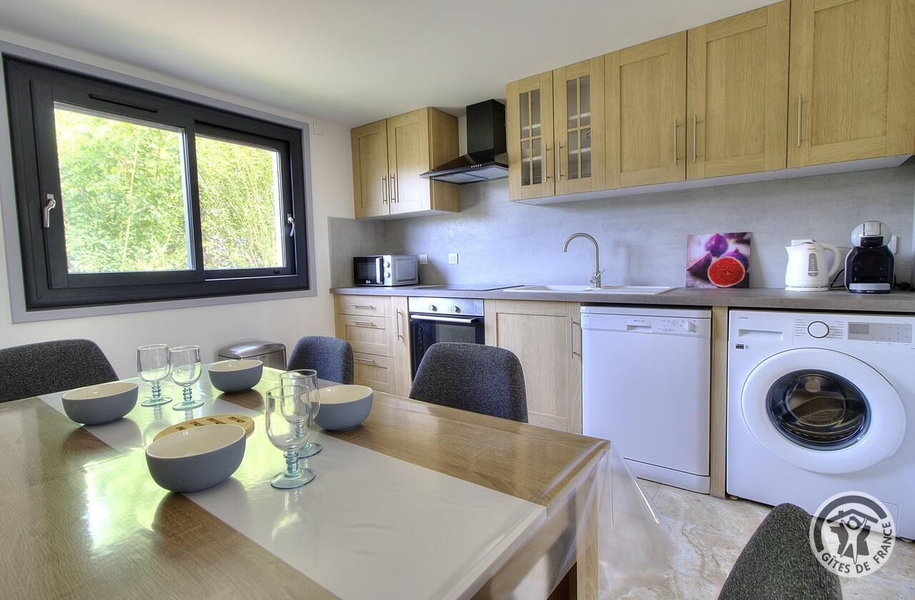 Microwave, dishwasher