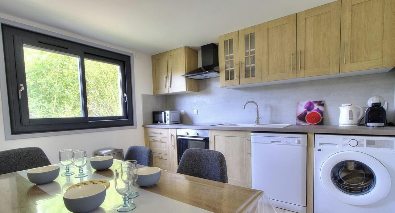 Microwave, dishwasher