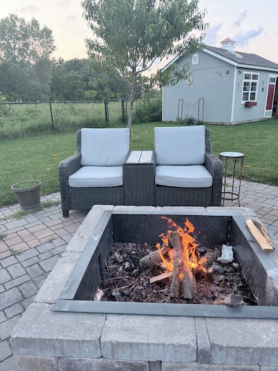 Family friendly 5-bedroom house in marvelous Iowa City with hot tub and fire pit