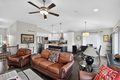 Family friendly 5-bedroom house in marvelous Iowa City with hot tub and fire pit