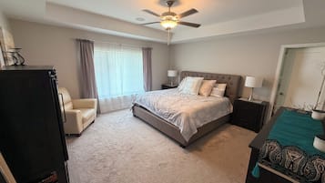 5 bedrooms, iron/ironing board, WiFi, bed sheets