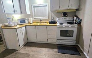 Coffee/tea maker, fridge, microwave, oven