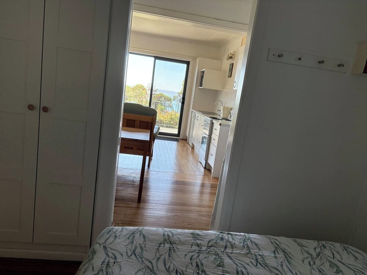 6 bedrooms, iron/ironing board, WiFi, bed sheets