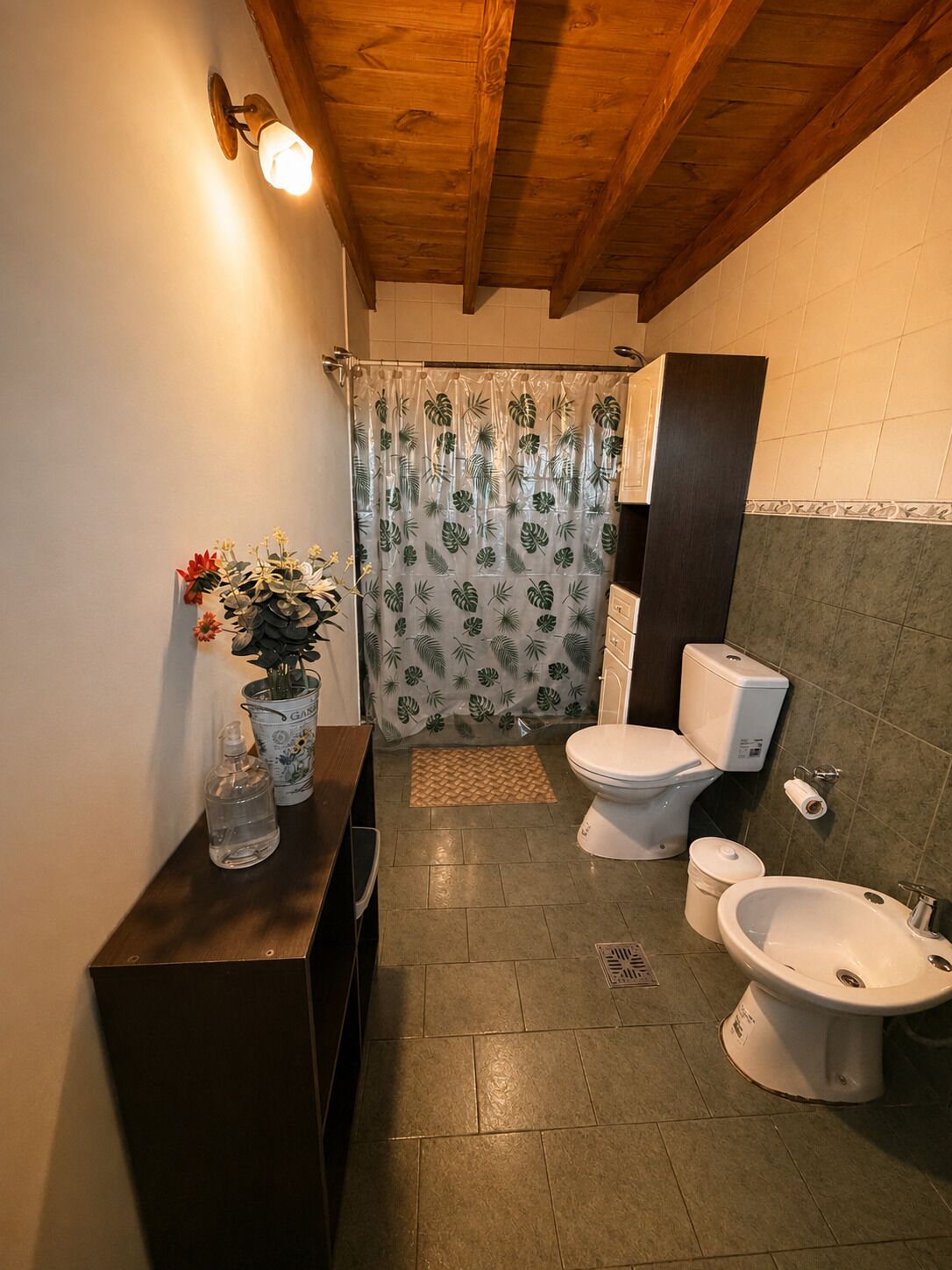 Dusche, Bidet, Handtücher, Seife