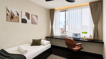 3 bedrooms, in-room safe, desk, iron/ironing board