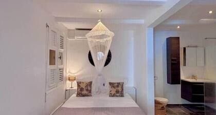Villa Eve, 4-bedroom villa overlooking the ocean