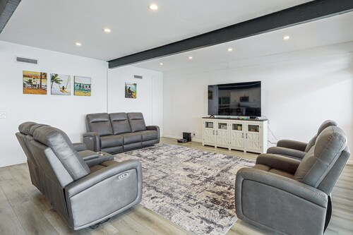 3-bedroom River Front house in welcoming Bullhead City with AC comfort