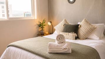 Iron/ironing board, WiFi, bed sheets