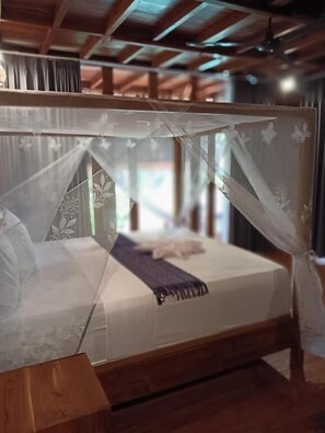 Desk, laptop workspace, free WiFi - Hotel Dupa (Buleleng)