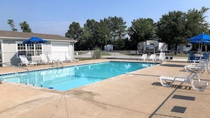 Outdoor pool - Clarksville RV Resort (Clarksville)
