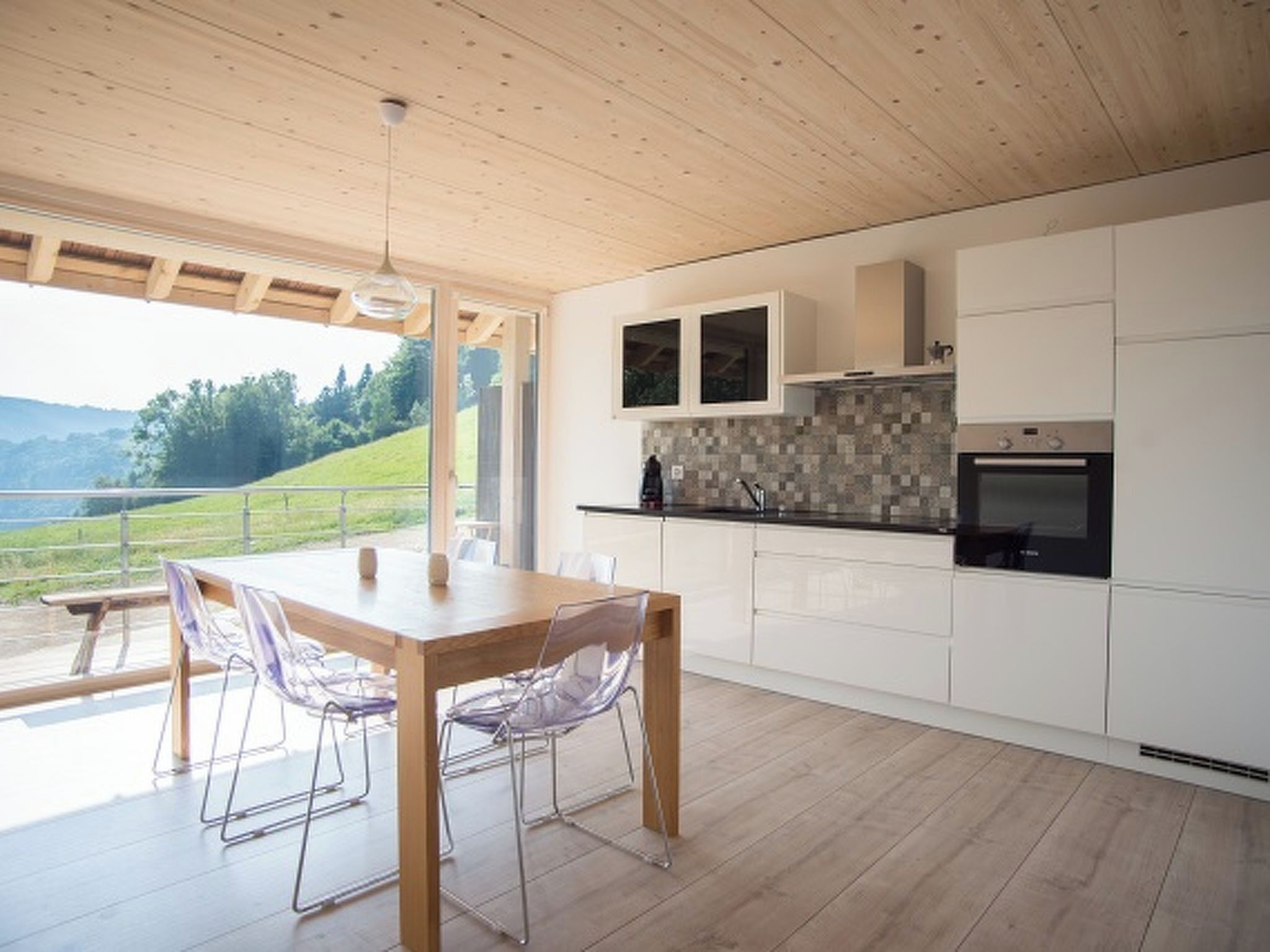Kühlschrank, Mikrowelle, Ofen, Geschirrspüler