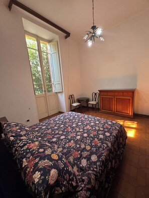Room - Historic Bastione • Cagliari Centro Storico • AC • Free Parking • Sleeps 6 (Cagliari)