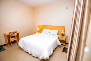 Comfort-Zimmer, Hügelblick | Schreibtisch, laptopgeeigneter Arbeitsplatz, kostenloses WLAN