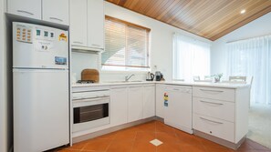 Private kitchen - The Inverloch Beach House (Inverloch)
