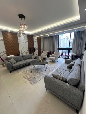 Living area - Superb 3-bedroom apartment with 24/7 electricity in vibrant Beirut for up to 7 (Beirut)