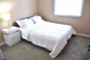 3 bedrooms, iron/ironing board, WiFi, bed sheets - 3-bedroom house in wonderful Federal Way with AC for relaxing stays (Federal Way)