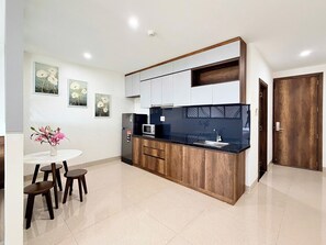Kamar Keluarga | Dapur pribadi | Lemari es, microwave, mesin pembuat kopi/teh, dan ketel listrik