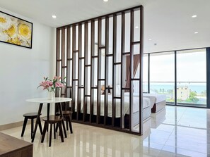 Kamar Double Keluarga | Tirai kedap cahaya dan Wi-Fi gratis