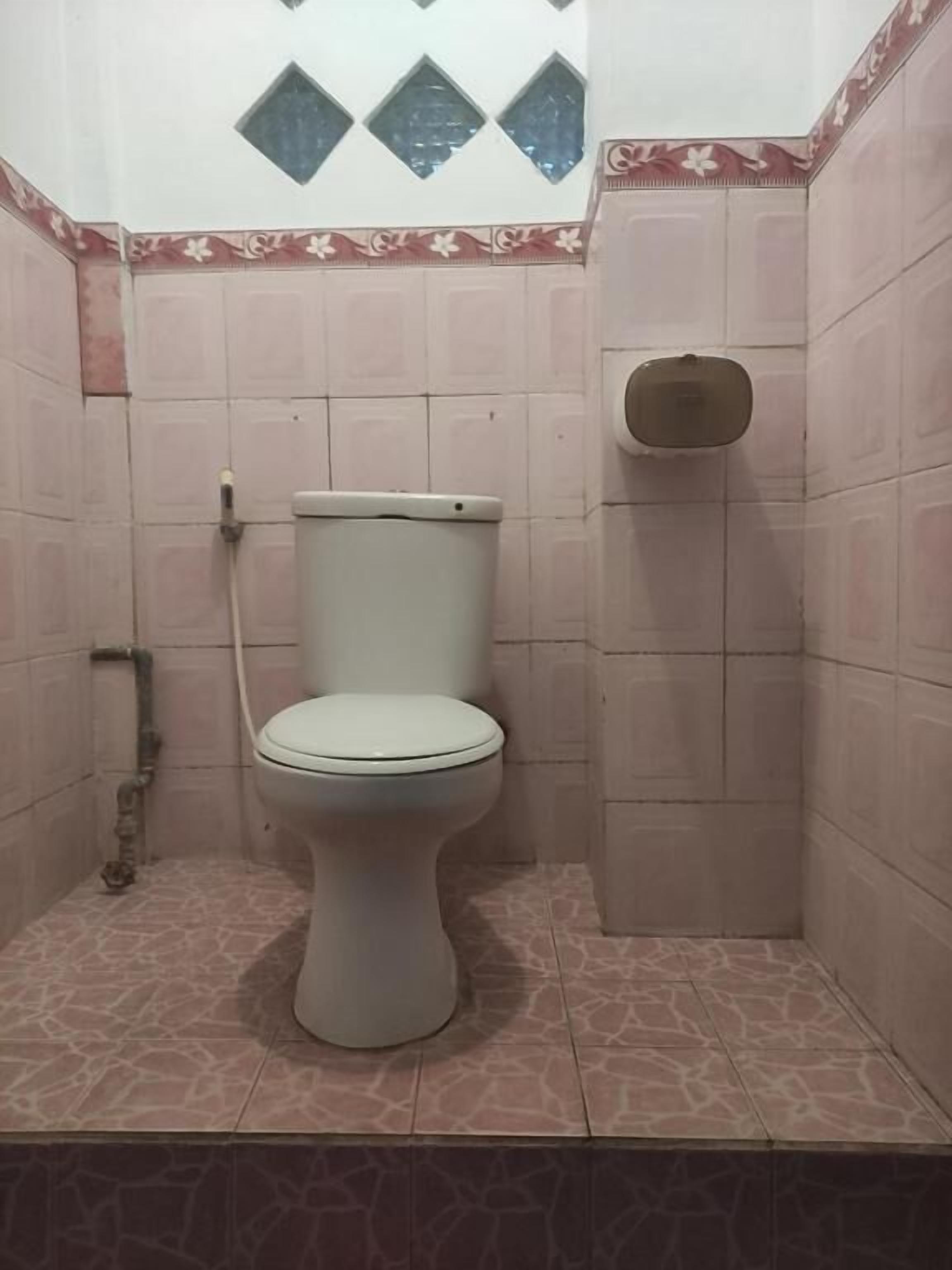 تجهيزات دش، مناشف، ورق حمّام