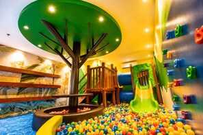 Children’s area - Cozy 1BR Condo Near IT and Ayala can accommodate up to 6 pax by Benj's Place (Cebu City)