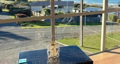 Ocean View on Semple, Your Coastal Haven Retreat. Relax in seaside charm!