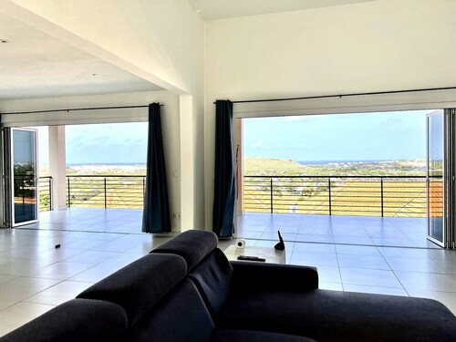 Hilltop Villa Private Pool & Panoramic Ocean Views