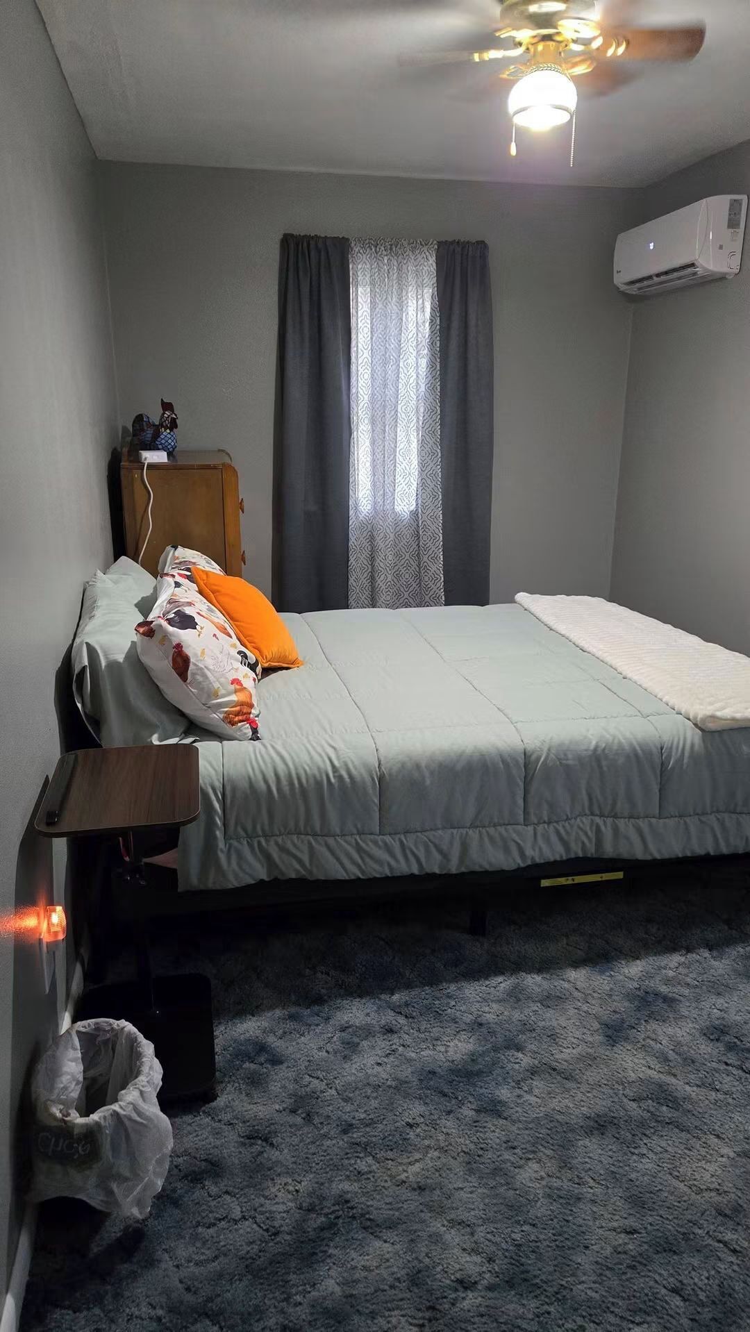 4 bedrooms, iron/ironing board, WiFi, bed sheets