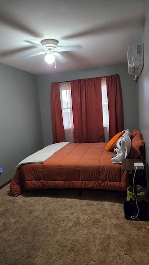 Room - Charming 4-bedroom house with AC on an 8.5 acre homestead in Oberlin, KS (Oberlin)