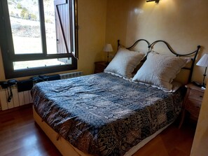 2 bedrooms, iron/ironing board, bed sheets - Short-term apartment rental in Panticosa (AR)