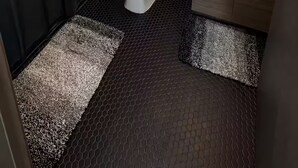 A bathroom with a shower, toilet, sink, and mirror. - Downtown Dallas 2BR-2 Bath Loft (Dallas)