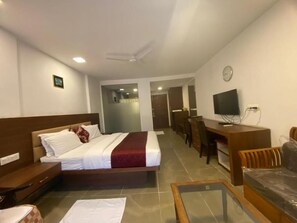 Deluxe Suite, Garden View - The Kings Hotel (Tuticorin)