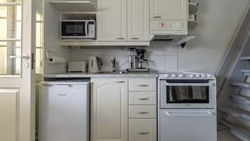 Comfort Apartment, Mountain View, Slope side | Private kitchen | Coffee/tea maker, mini-fridge, microwave, oven