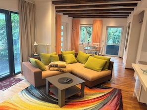 Living area - Röblinseeterrassen – Vacation Rental with a Terrace on a Park-Like Lakefront Property (Fürstenberg/Havel)
