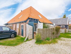 House | Exterior - Cozy Vacation Rental in a Former Farmhouse, Surrounded by Nature (Callantsoog)